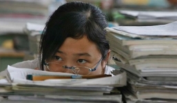 Nữ sinh 11 tuổi bị bố đánh chết vì chép bài tập về nhà của bạn