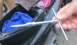 Bi hài trộm cắm chứng minh thư để mua xăng