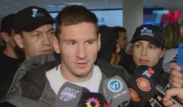 Vừa nhận lương khủng, Messi vẫn không hạnh phúc và muốn rời Barca