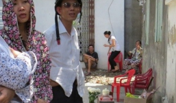 Bàng hoàng phát hiện xác trẻ sơ sinh chưa cắt rốn bị vứt trong ngõ