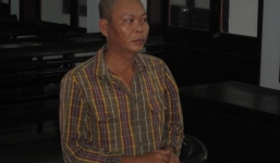 Cầm gậy đuổi đánh vợ tới tấp vì nghe tin...sắp lấy chồng