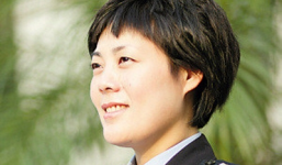 Nữ Cục trưởng và căn bệnh 'thèm' trai trẻ