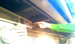 Người phụ nữ răng bọc vàng chết trong tư thế treo cổ