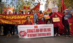 Sydney: Rợp trời cờ đỏ biểu tình phản đối Trung Quốc 