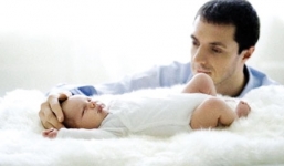 Đàn ông có thể được nghỉ...thai sản từ 5-7 ngày