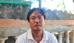 Gia đình đau đớn chờ thi thể ngư dân chết khi bị tàu lạ đâm