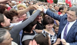 Bầu cử Tổng thống Ukraine: Tỷ phú thân phương Tây thắng áp đảo