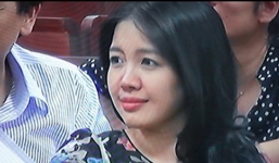 Vợ bầu Kiên U40 đẹp quên tuổi