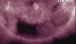 Cận cảnh lỗ hổng dị thường trên Mặt Trời