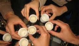 Rượu say, vào bệnh viện gây rối