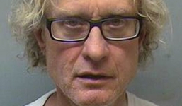 Giết mẹ rồi sống cùng xác chết trong nhiều tháng