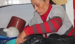 Nữ quái thích trộm hàng hiệu, bán giá rẻ