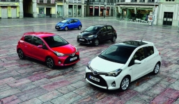 Toyota Yaris 2014 : Thêm led và đèn gương cầu
