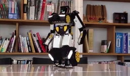 Cận cảnh robot biến hình (transformer) độc đáo của Nhật Bản