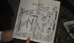 Đập nhà, tìm thấy sách cổ ghi rõ chủ quyền Hoàng Sa