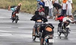 Đua xe tranh tài cao thấp, 2 'quái xế' nằm viện 3 tháng