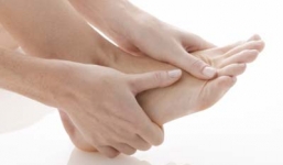 Những dấu hiệu bất thường ở chân cảnh báo bạn bị bệnh hiểm