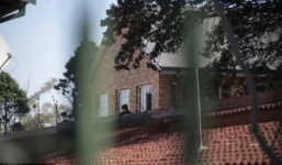 Bố tra tấn, giam cầm 5 đứa con ruột hơn 10 năm