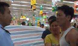 Nhân viên BigC ném cá vào mặt khách hàng