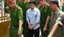 Đột nhập trường học, giết bảo vệ lấy tiền chơi game