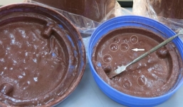 Chất để sản xuất ma túy đá được ngụy trang trong hũ mắm tôm gửi đi nước ngoài