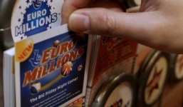 Trúng xổ số, đại gia giấu mặt bạo tay chỉ hơn nghìn tỉ ... cho không