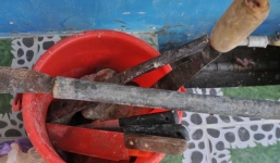 Đập phá tài sản, chém trọng thương phó công an xã