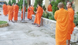 Nhà sư đi thi tốt nghiệp