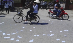 Phao thi vẫn xuất hiện trước, sau giờ thi