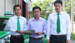 Để quên nửa tỷ đồng trên xe taxi Mai Linh