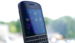 Cận cảnh BlackBerry Q10 vừa giảm giá sốc