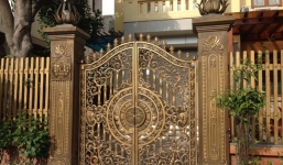 Những chiếc cổng trăm triệu đồng dát vàng của đại gia HN