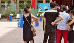 Thí sinh mang bầu 9 tháng vẫn đi thi tốt nghiệp