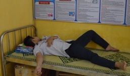 Một thí sinh ngất xỉu khi đang làm bài thi