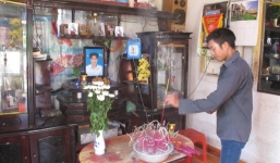 Bàn thờ lập vội cho 12 người chết trên chuyến xe định mệnh