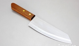 Mẹ dùng dao thái rau cắt cổ họng con gái ba tuần tuổi