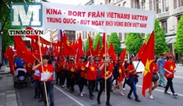 Người Việt tại Thụy Điển tuần hành phản đối Trung Quốc hạ đặt giàn khoan trái phép