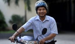 Nhân viên bảo vệ U50 vẫn đi thi tốt nghiệp cùng 9X