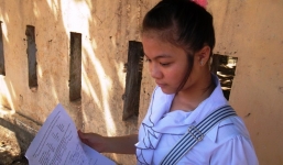 Thi tiếng Anh, nữ sinh được 27 người phục vụ