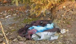 Phát hiện trẻ sơ sinh chết trong túi xách bên đường ray xe lửa