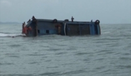 Tàu ngư dân lại bị tàu 'lạ' đâm chìm trên biển, 1 người mất tích