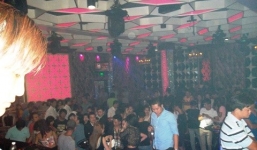 Bản tin 113 – chiều 5/6: Nữ tiếp viên thiếu vải, múa cột “chiêu đãi” khách tại quán bar…