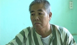 Cha nuôi ép bé gái quan hệ với bé trai để ngồi xem