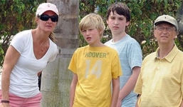 Cậu út nhà Bill Gates tổ chức sinh nhật ở Hà Nội