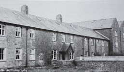 Gần 800 thi thể trẻ em bị chôn vùi dưới hầm mộ bằng xi măng