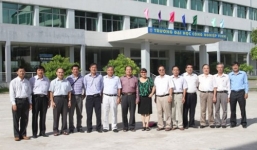 Hiệu phó Đại học Công nghiệp Vinh tự phong mình là... giáo sư