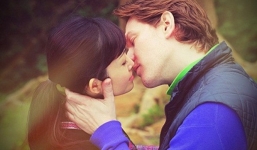 Bi hài chuyện nữ sinh “săn” trai Tây