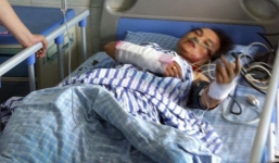 Mẹ nhảy lầu vì con gái sống thử với bạn trai