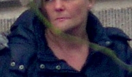 Người phụ nữ 42 tuổi có con riêng với trẻ vị thành niên 15 tuổi