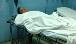 Giang hồ mang súng, mã tấu xông vào nhà hàng đâm chém kinh hoàng